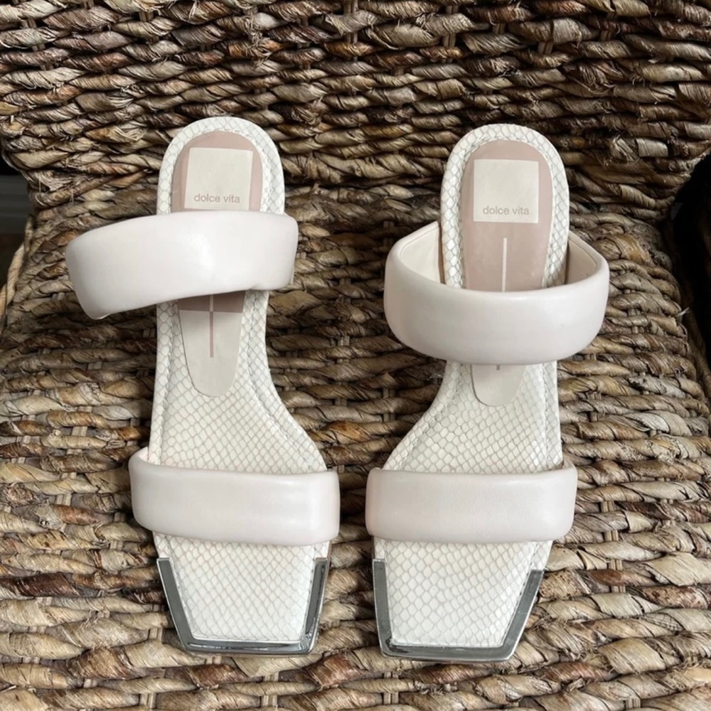 Dolce Vita Women’s PASCOE Heeled Sandals Ivory Smooth Man Made upper Straps